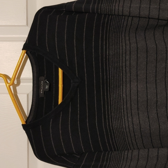 🏎️ Structure Sweater - Picture 2 of 10